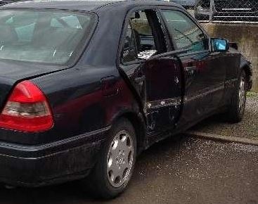 POL-HM: Daimler schleudert in Geländer - Fahrer flüchtet von Unfallstelle (Nachtrag: gesuchtes Fahrzeug wurde aufgefunden)