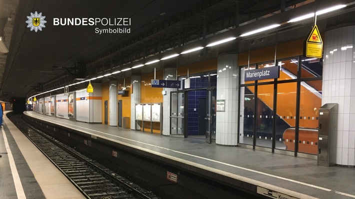 Bundespolizeidirektion München: Personenunfall am Marienplatz: 24-Jähriger will noch schnell in abgefertigte S-Bahn