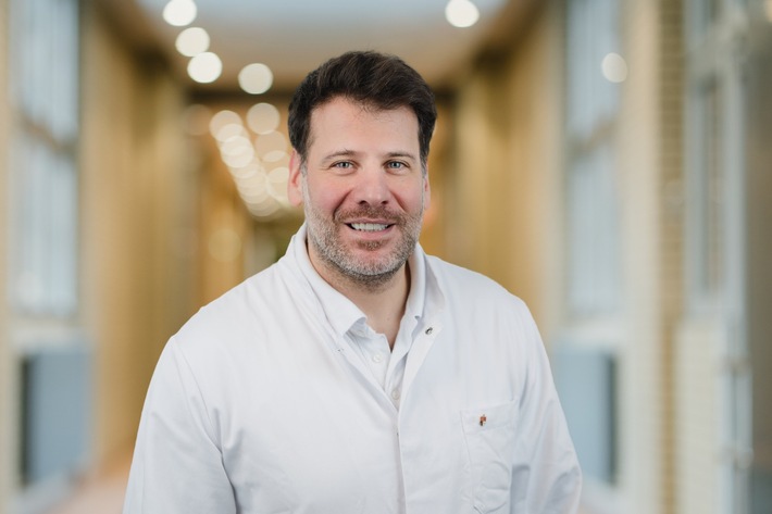 Dr. med. univ. Ioannis Passaloglou vom Alexianer St. Gertrauden-Krankenhaus übernimmt zusätzlich Gefäßchirurgie am Jüdischen Krankenhaus Berlin