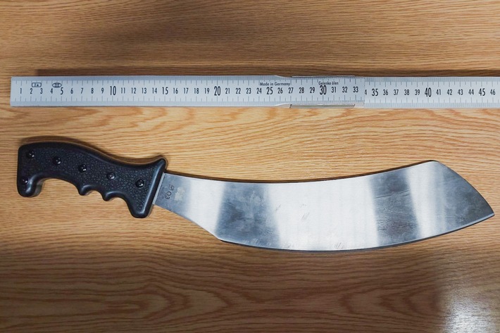 BPOL-HRO: 23-jähriger Reisender mit Machete am Hauptbahnhof Schwerin festgestellt