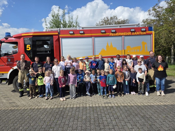 FW Xanten: Ein Tag im Zeichen der Brandschutzerziehung in Vynen und Marienbaum