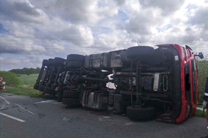 POL-CUX: LK Cuxhaven, Geestland/ OT Bad Bederkesa - Gefahrstoffunfall auf der L 119 mit einer schwer verletzten Person