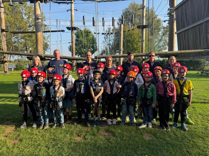 FW Xanten: Kinderfeuerwehr besucht den Kletterpark
