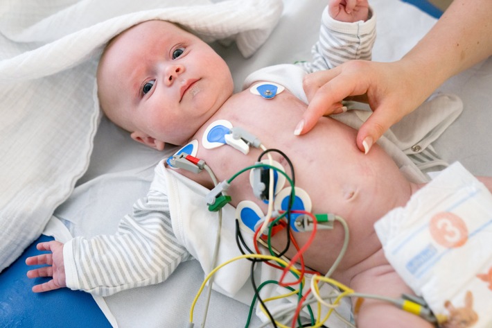 Herzschrittmacher: Zu teuer für ein Kind? / Mediziner und Patientenverbände schlagen Alarm