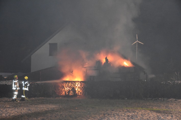 POL-DEL: Landkreis Wesermarsch: Brand eines Satteldach-Carports mit integriertem Abstellraum in Lemwerder