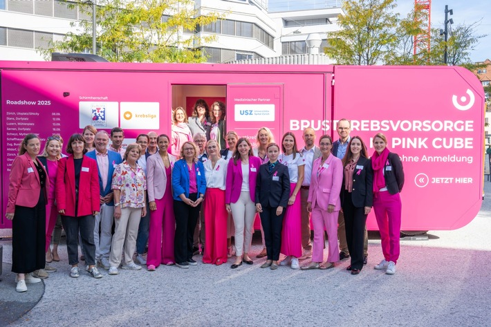 PINK CUBE Roadshow 2025 gestartet: Für bessere Brustkrebsaufklärung und Chancengleichheit