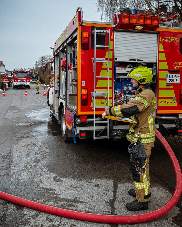 FW-DT: Dachstuhlbrand in der Hardenbergstraße