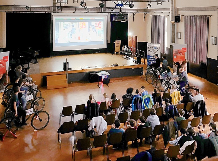 Koehler‐Gruppe unterstützt Aktion „Fahrrad‐Kino“ am Schillergymnasium Offenburg