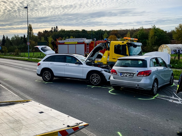 FW Menden: Verkehrsunfall auf der Provinzialstraße mit zwei Verletzten