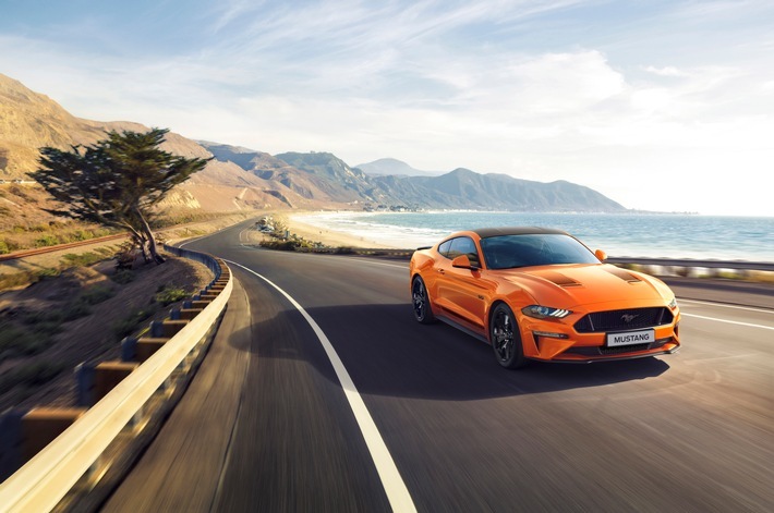 Ford hat heute (25. Juli 2019) ein Ford Mustang-Jubiläumsmodell für Kunden in Europa angekündigt, mit dem der 55. Geburtstag des legendären Sportwagens gefeiert wird. Der Mustang55 ist ab August bestellbar, die Preise werden in Kürze bekanntgegeben. Der Mustang 55 basiert auf dem Ford Mustang GT mit dem 331 kW (450 PS) starken 5,0-Liter-V8-Motor. Weiterer Text über ots und www.presseportal.de/nr/6955 / Die Verwendung dieses Bildes ist für redaktionelle Zwecke honorarfrei. Veröffentlichung bitte unter Quellenangabe: "obs/Ford-Werke GmbH"