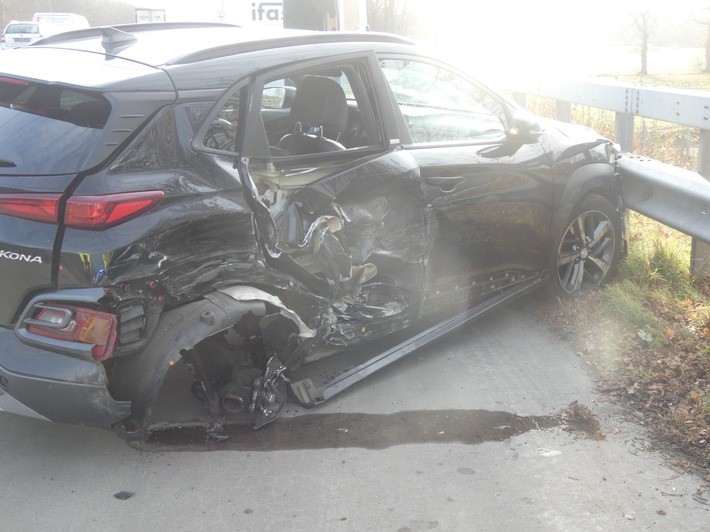 POL-CUX: Mehrere Verkehrsunfälle mit verletzten Personen - Unfall mit fünf beteiligten Fahrzeugen auf der BAB (Foto im Anhang)