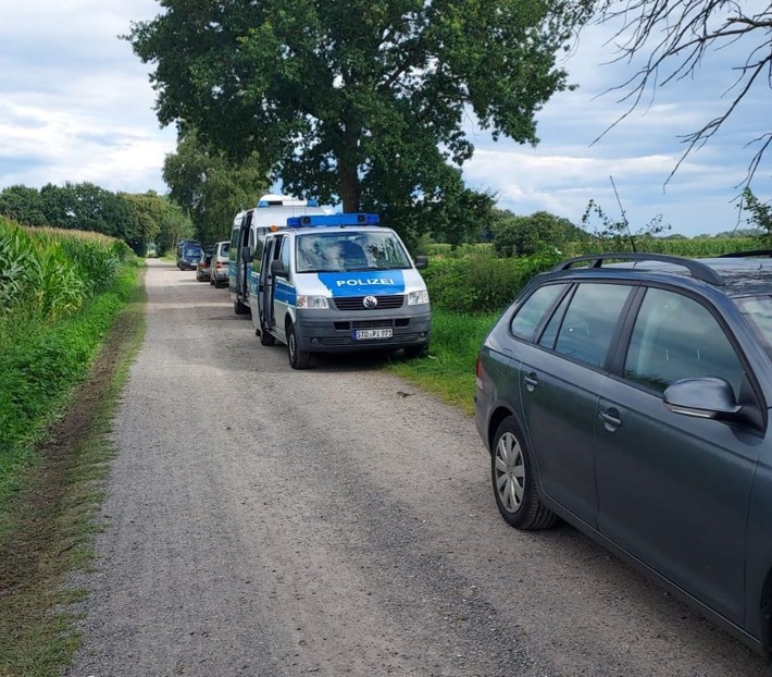 POL-STD: Shining-Festival in Himmelpforten - Polizei und Zoll kontrollieren an- und abreisende Teilnehmer - 38 Ermittlungsverfahren eingeleitet