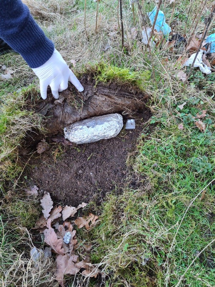 POL-DO: Dieser "Döner" hätte nun wirklich nicht geschmeckt - Polizei entdeckt Drogenverstecke bei Kontrolle im Keuninghauspark