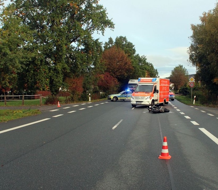 POL-MI: Motorradfahrerin (63) bei Unfall auf der B 239 schwer verletzt