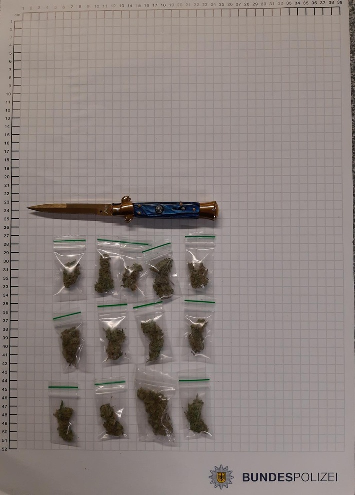 BPOL NRW: Jugendlicher mit Drogen und Messer in S4 - Bundespolizisten beweisen richtigen "Riecher"