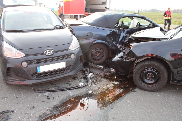 POL-MI: 2 Verletzte durch Verkehrsunfall an der L770