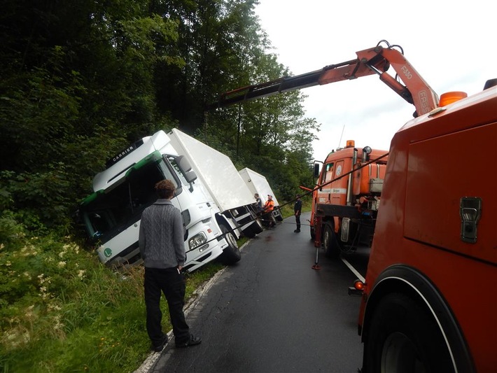 POL-PDNR: L 278 nach Verkehrsunfall 3 Stunden gesperrt