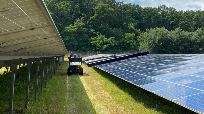 Jens Geisler von der PV+ Solarreinigung GmbH: Weshalb Solarparks regelmäßig professionell gereinigt werden müssen
