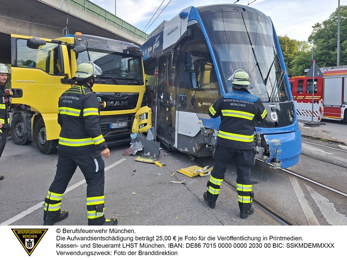 FW-M: Lkw trifft Straßenbahn (Neuhausen-Nymphenburg)