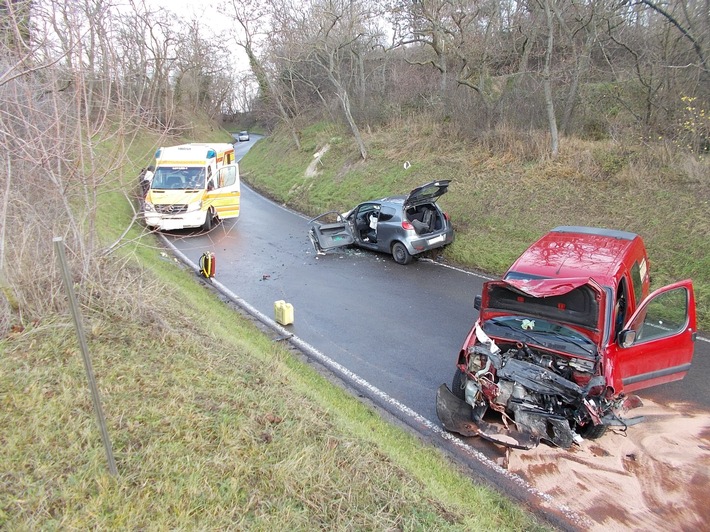 POL-PDNW: Verkehrsunfall mit schwerverletzten Personen