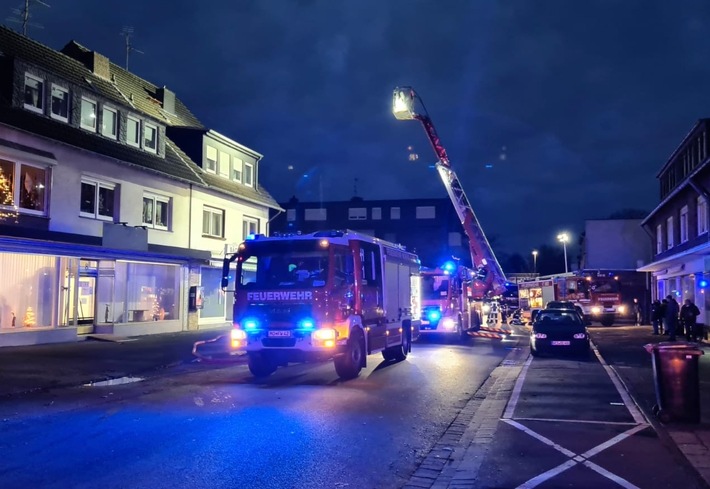 FW Moers: Kellerbrand in Moers-Repelen