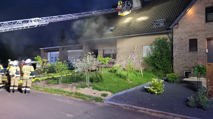 FW Xanten: Vier Verletzte nach Küchenbrand