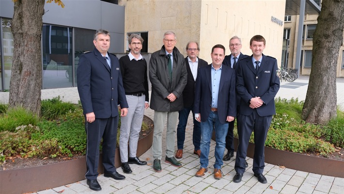 POL-GT: Polizei und Stadt Gütersloh legen Grundstein für gemeinsame Dienststelle Im Erdgeschoss des Rathauses soll in Zukunft zusammengearbeitet werden
