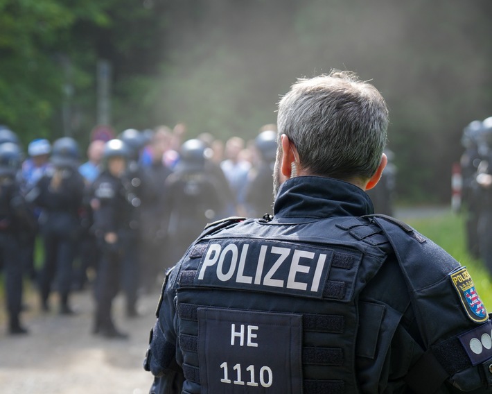 POL-DA: Darmstadt: Für den Ernstfall vorbereitet / Große Polizeiübung im Fußballstadion
