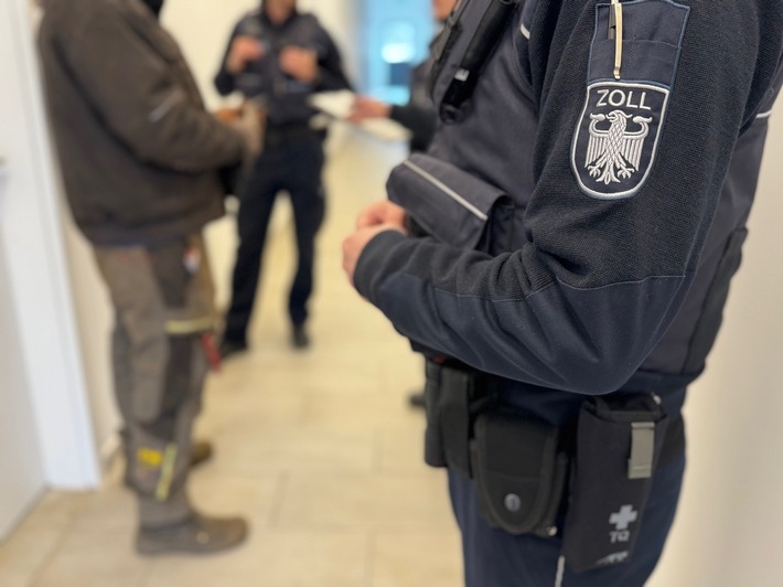 HZA-MS: Zoll prüft Mindestlöhne im Münsterland Hauptzollamt Münster stellt in 29 Fällen Unregelmäßigkeiten fest