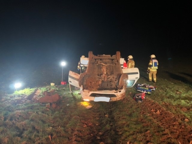 POL-PDLD: Eußerthal - Auto überschlägt sich bei Unfall