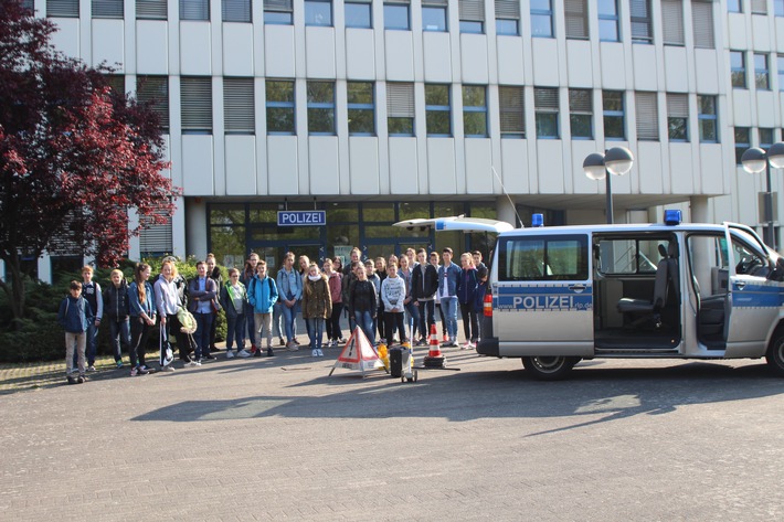 POL-PPMZ: Girls&#039;- und Boys&#039;Day: Junge Leute im Polizeipräsidium