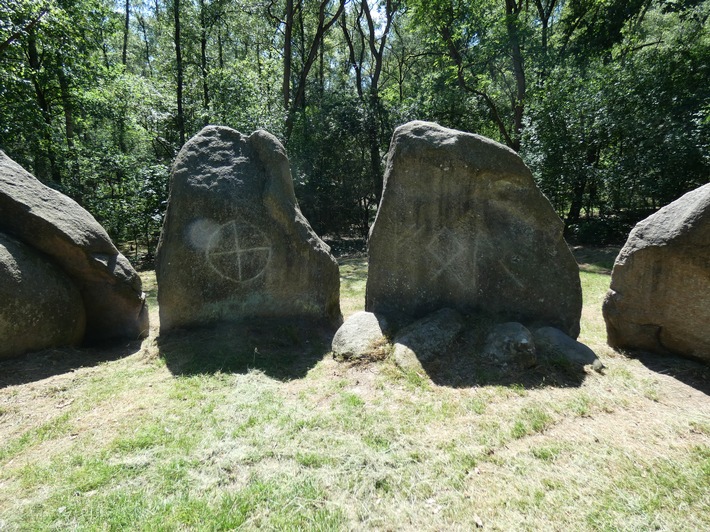 POL-DEL: Landkreis Oldenburg: Großsteingrab in Wildeshausen beschädigt +++ Zeugen gesucht