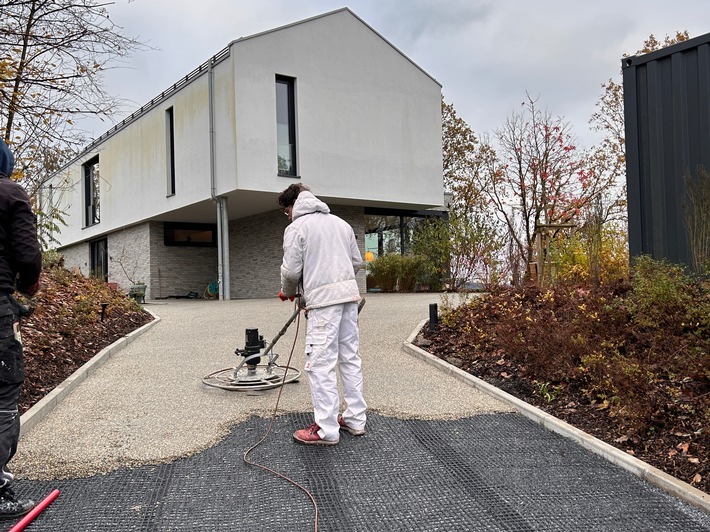 Innovativer Steinteppich für Einfahrten: PayKIES revolutioniert die Flächengestaltung / Weiterer Text über ots und www.presseportal.de/nr/181501 / Die Verwendung dieses Bildes für redaktionelle Zwecke ist unter Beachtung aller mitgeteilten Nutzungsbedingungen zulässig und dann auch honorarfrei. Veröffentlichung ausschließlich mit Bildrechte-Hinweis.