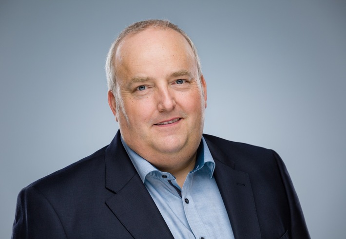 Sparen macht arm / Mario Lüddemann plädiert für Gewinnen mit Investments statt Verlieren mit Sparbuch