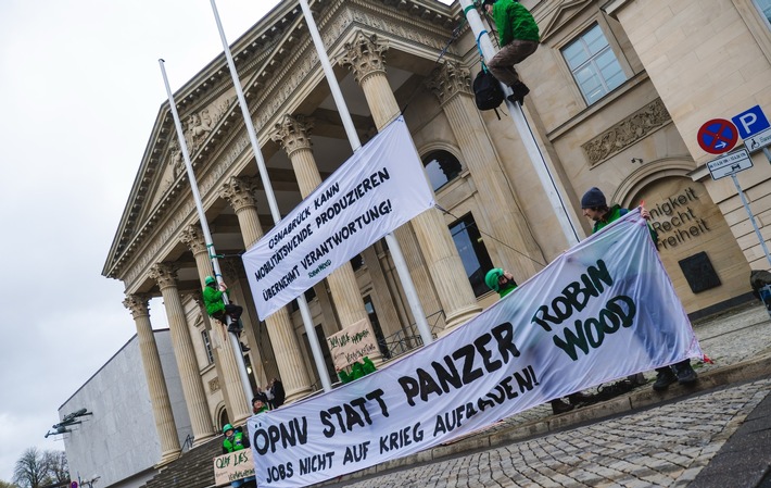 Für eine sozial-ökologische Konversion bei VW Osnabrück! Protestaktion vor dem Landtag in Hannover