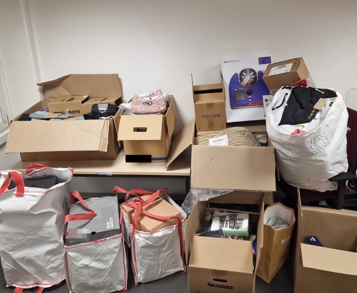 HZA-UL: Neuwaren für 11.600 Euro aus der Schweiz/Zoll stoppt Schmuggler mit "Umzugsgut"