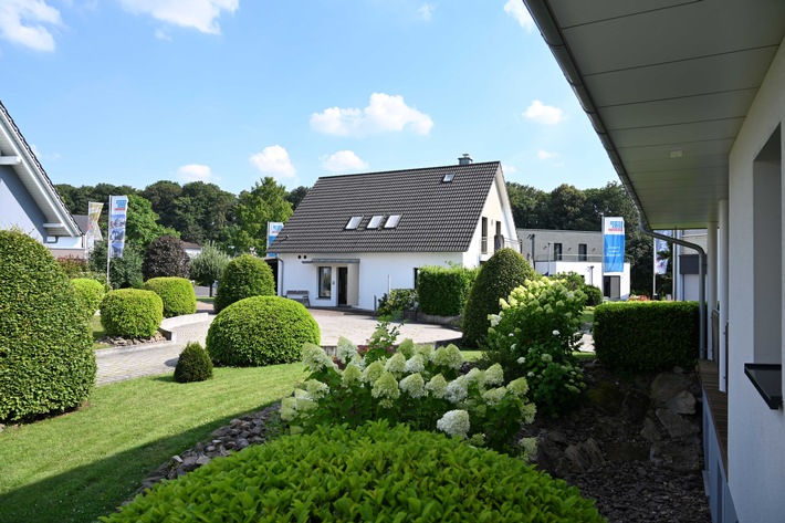 Ein bunter Strauß frischer Bau- und Wohnideen: Der BAUFRÜHLING naht