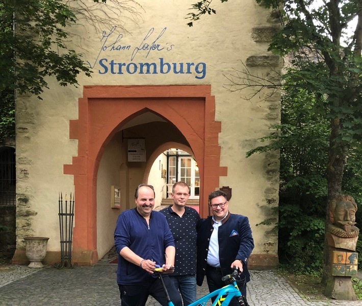 Starkoch Johann Lafer, Electrowheels Gründer Marcus Zamecnik und Profession Fit CEO Bernhard Schindler (v.l.n.r.) / Weiterer Text über ots und www.presseportal.de/nr/129575 / Die Verwendung dieses Bildes ist für redaktionelle Zwecke honorarfrei. Veröffentlichung bitte unter Quellenangabe: "obs/Profession Fit BGF GmbH"
