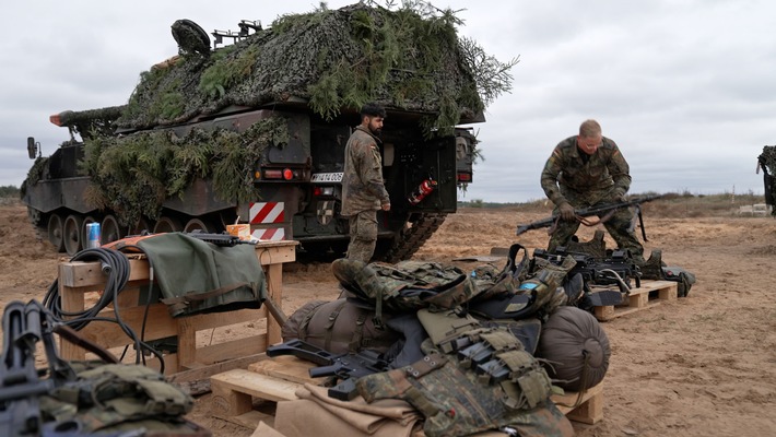 mensch-soldat-unser-leben-mit-der-bundeswehr1-q-teaser (1).jpg