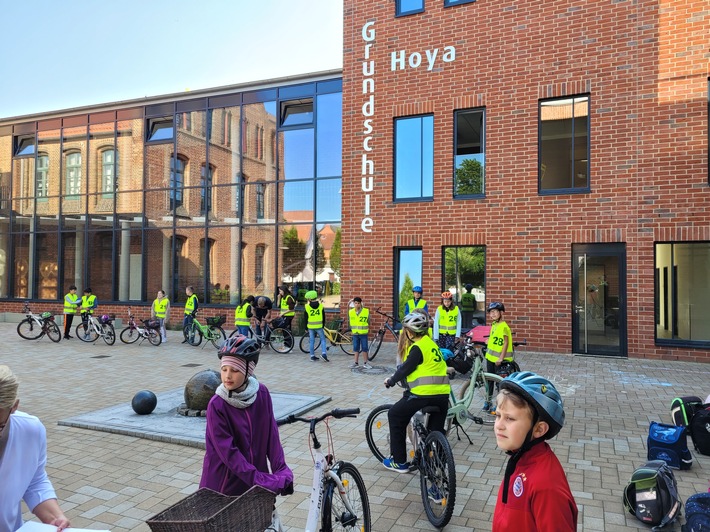 POL-NI: Fahrradkontrollen mit anschließender Fahrprüfung an der Grundschule in Hoya