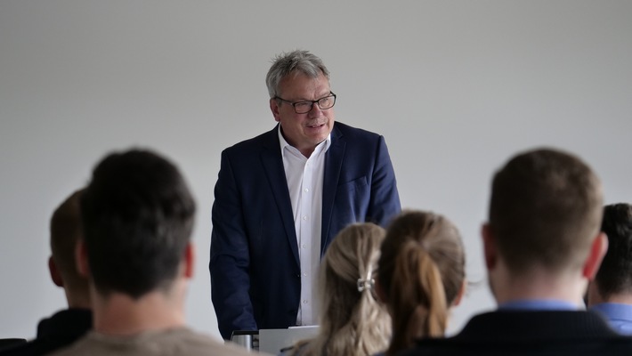 POL-PPWP: Polizeipräsident begrüßt Neuzugänge