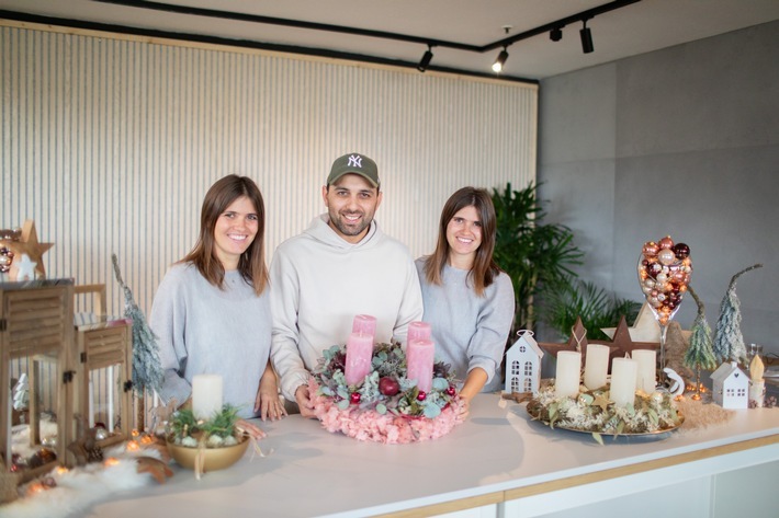 Gründer und Team von Flowers & Me. / Weiterer Text über ots und www.presseportal.de/nr/177388 / Die Verwendung dieses Bildes für redaktionelle Zwecke ist unter Beachtung aller mitgeteilten Nutzungsbedingungen zulässig und dann auch honorarfrei. Veröffentlichung ausschließlich mit Bildrechte-Hinweis.