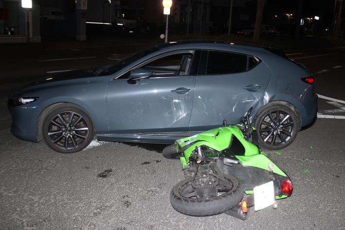 POL-HA: 25-jähriger Motorradfahrer bei Verkehrsunfall in Haspe leicht verletzt