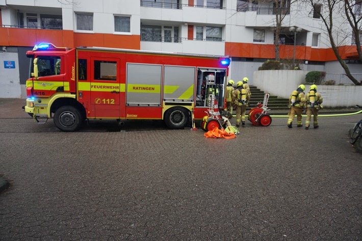 FW Ratingen: Ratingen, Keller/Zimmer/Wohnung