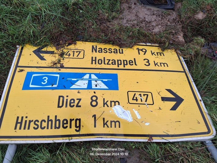 POL-PDMT: Langenscheid. Schild beschädigt und geflüchtet