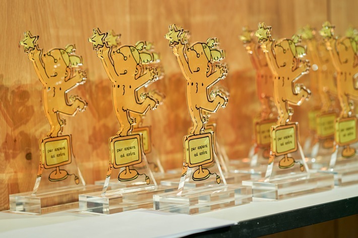 15 Mal wird der Goldenen Blogger am 4. April im Rahmen einer prunkvollen Gala an Deutschlands wichtigste Blogger, Creator und Influencer verliehen. / Weiterer Text über ots und www.presseportal.de/nr/129069 / Die Verwendung dieses Bildes ist für redaktionelle Zwecke unter Beachtung ggf. genannter Nutzungsbedingungen honorarfrei. Veröffentlichung bitte mit Bildrechte-Hinweis.