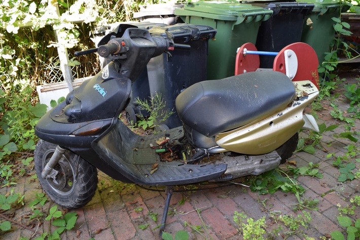 POL-WHV: Polizei stellt im Rahmen von Ermittlungen zur Bekämpfung der Eigentumskriminalität ein Fahrrad und einen Roller (2 Fotos) sicher und bittet die Bevölkerung um Mithilfe