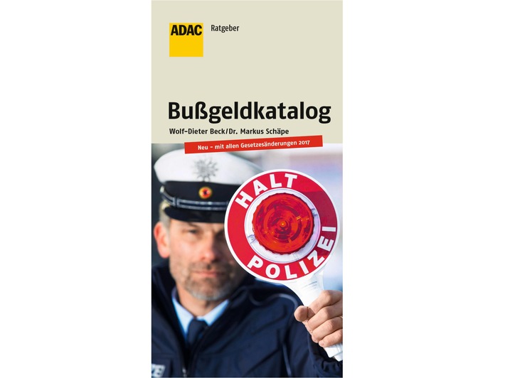 Jetzt neu: Der ADAC Ratgeber "Bußgeldkatalog" / Mit allen Gesetzesänderungen 2017 / Verschärfte Regeln: Rettungsgasse und Bedienen elektronischer Geräte