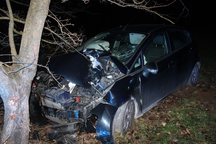 POL-HA: Ein Schwerverletzter und zwei Leichtverletzte nach Verkehrsunfall in Dahl