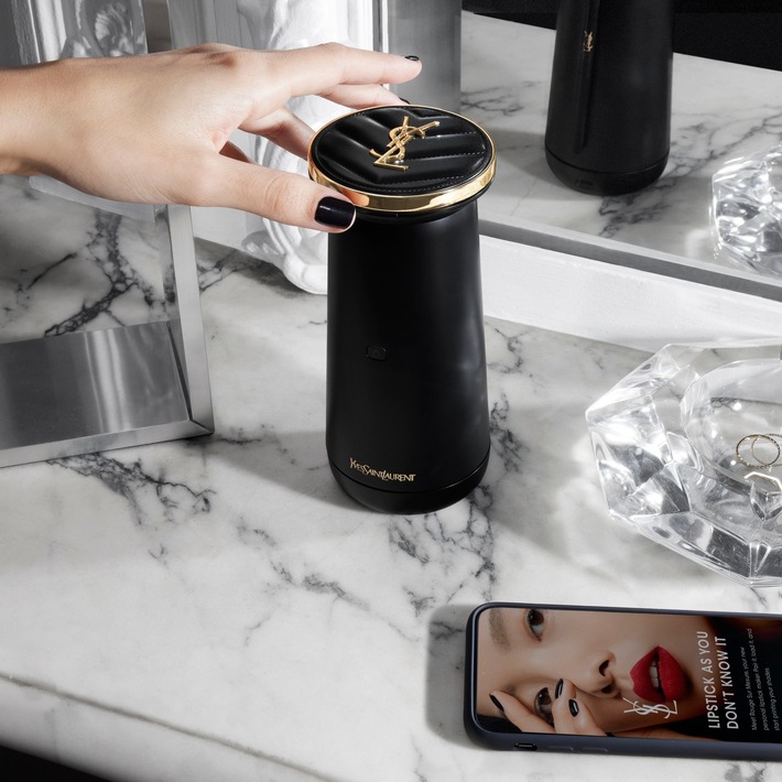 Personalisierte Kosmetik für Zuhause: L’Oréal präsentiert Beauty Tech Innovation ROUGE SUR MESURE